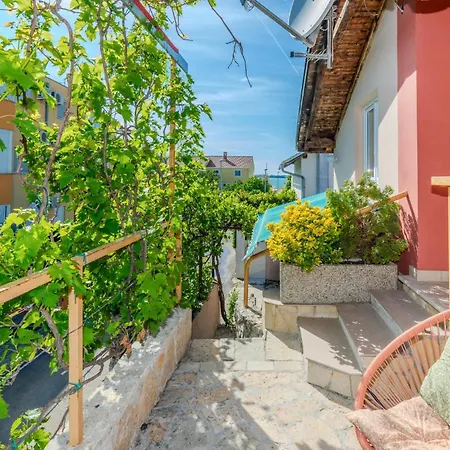2 Bedroom Cozy In