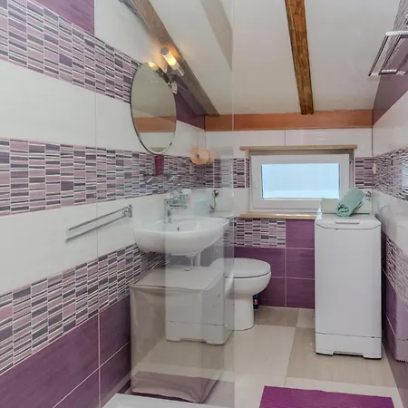 2 Bedroom Cozy In *