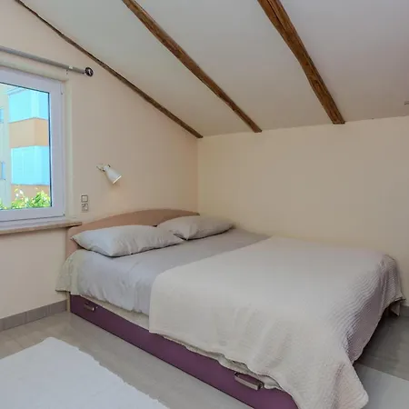 2 Bedroom Cozy In アパート