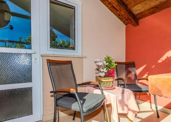 Apartamento Gorgeous In With Wifi Nin