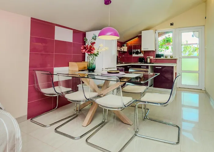 Apartamento Gorgeous In With Wifi Nin